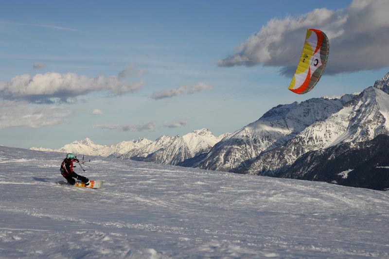 Freeride en Snowkite face au Mt Blanc