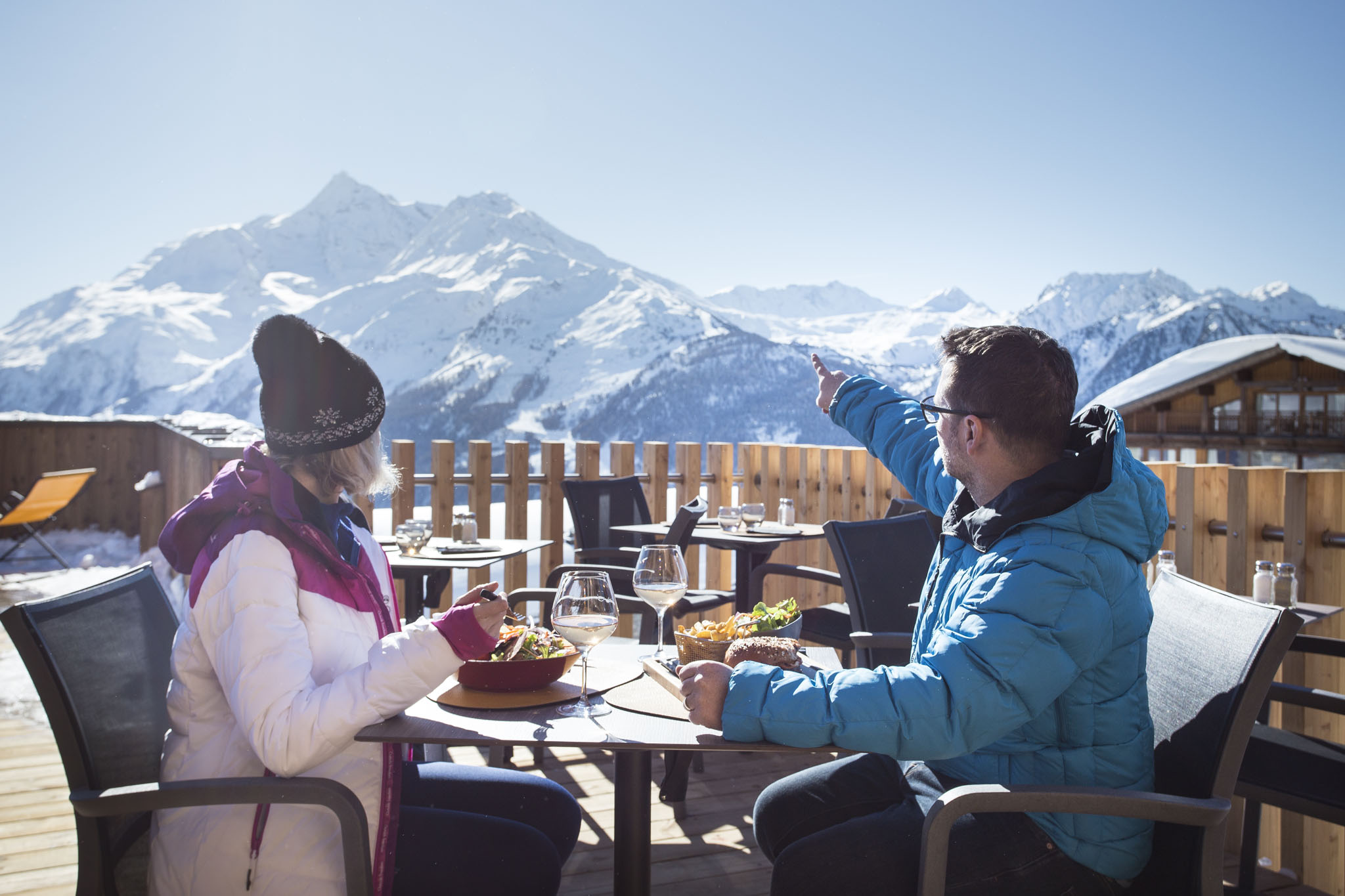 Une pause déjeuner entre deux sessions de ski